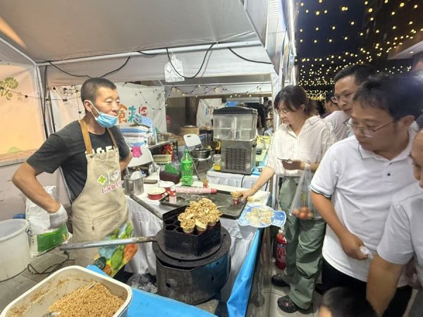 永旺配资端 东魁杨梅、周山水蜜桃、紫阳街海苔饼……临海“好食来临”共富市集烟火气十足