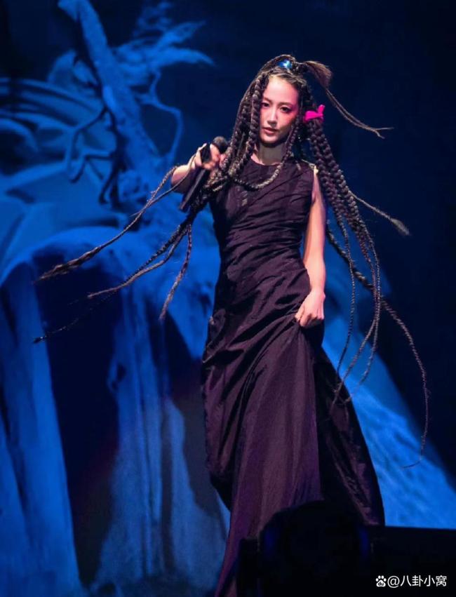 陈粒称耳返事故已发生3次 舞台安全引关注